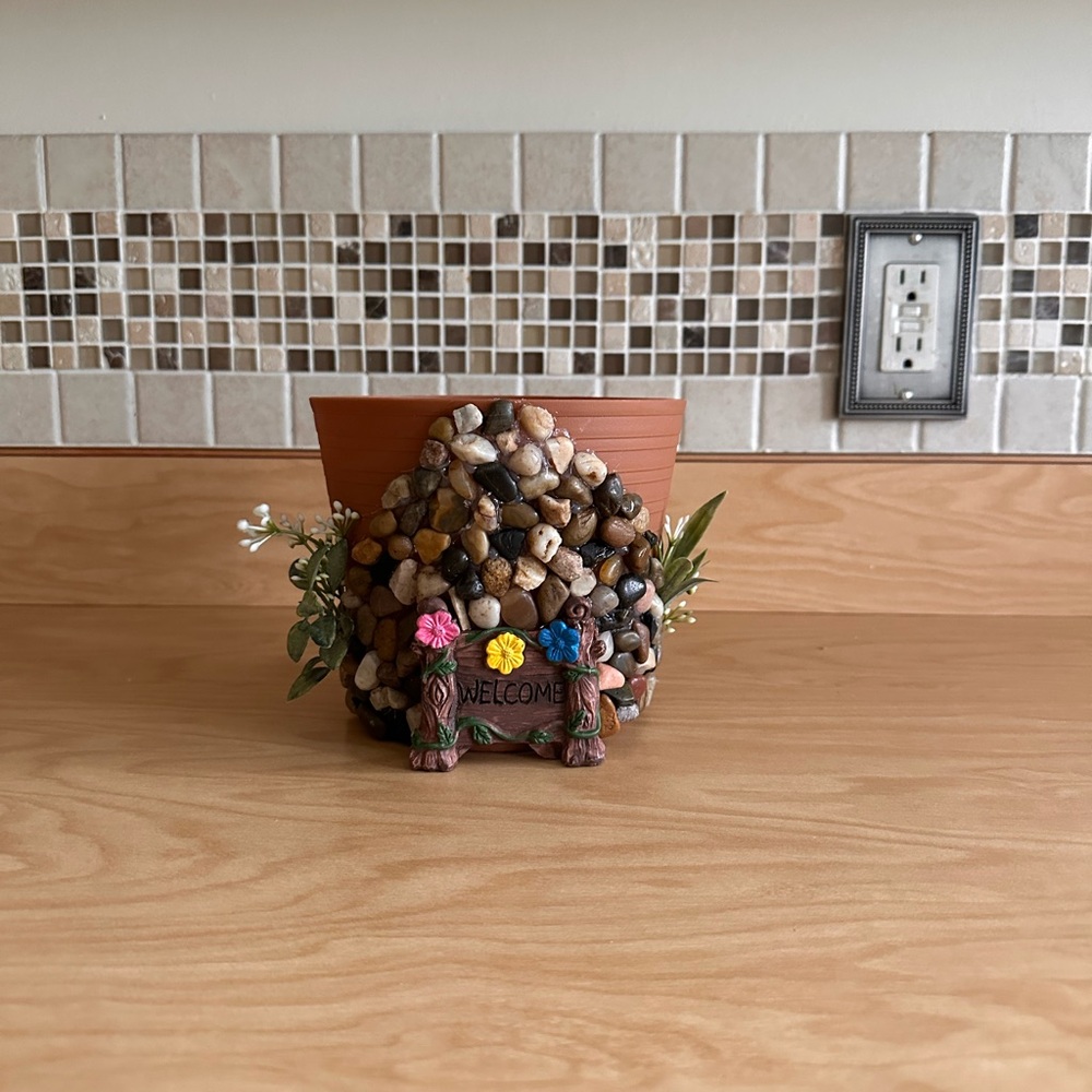Hand crafted rustic farmhouse Stone fairy garden Flower Pot with Welcome Sign - Picture 6 of 14